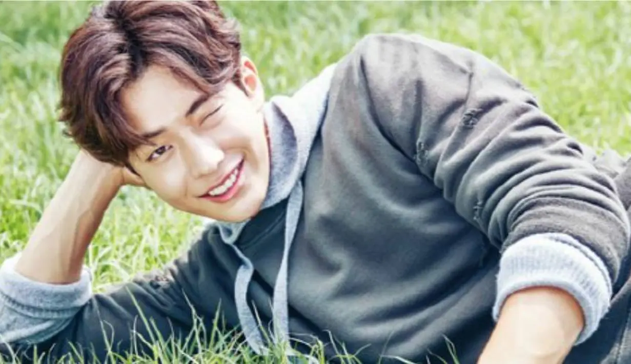 Cowok berwajah tampan ini memulai debut aktingnya dengan bermain di drama The Idle Mermaid pada 2014. Dalam drama tersebut, ia mendapatkan memerankan karakter kecil yang bernama Big. (Foto: Allkpop.com)