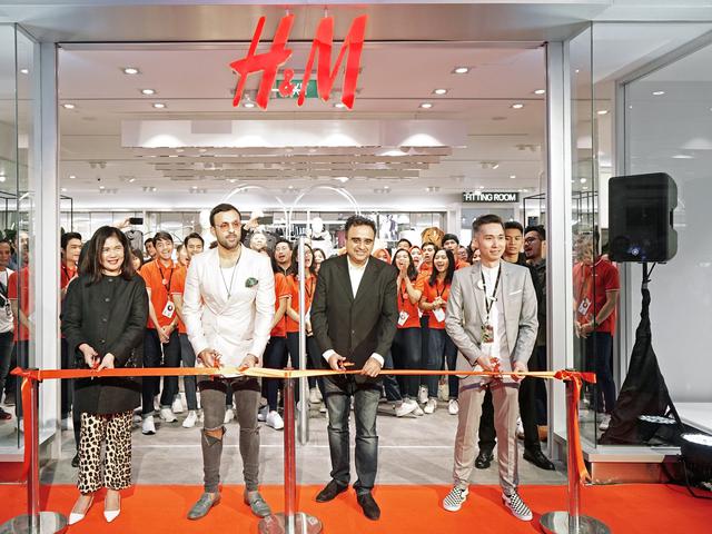 H M Buka Di Bali 10 Pembeli Pertama Dapat Voucher Belanja Rp1 Juta Fashion Fimela Com Jadi sudah tidak sabar untuk. h m buka di bali 10 pembeli pertama