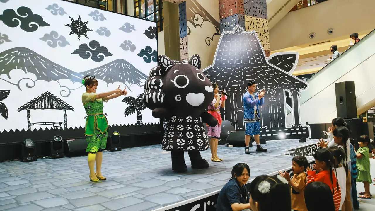 Pertunjukan wayang bercerita tentang dongeng Indonesia di kawasan Tangcity Mall (Istimewa)