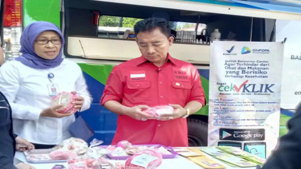 Legislator Imam Suroso bersama Kepala Balai Besar Pengawasan Obat dan Makanan (POM) Semarang Endang Pujiwati, Jumat (11/5/2018) lalu melakukan sidak (inspeksi mendadak) ke Pasar Baru, Pati, Jawa Tengah.