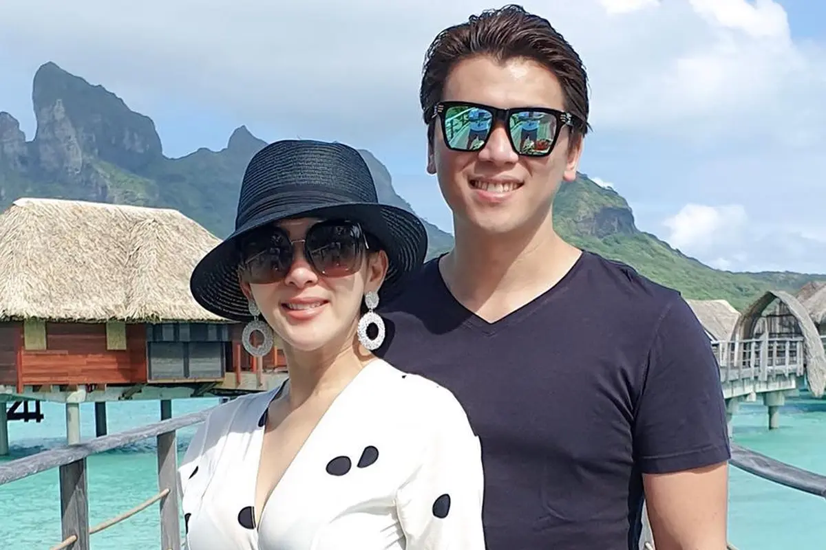 Syahrini dan Reino Barack