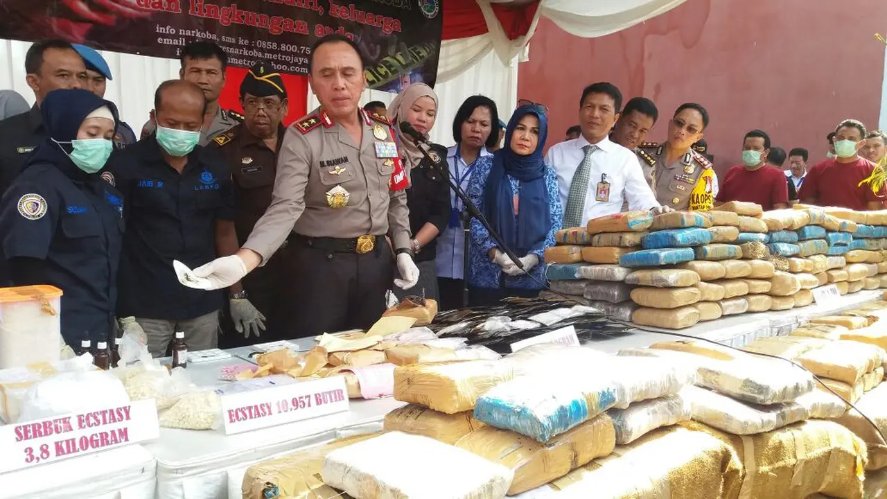 Polda Metro Jaya memusnahkan barang bukti narkotika jenis ganja, sabu dan ekstasi hasil tangkapan empat bulan terakhir.