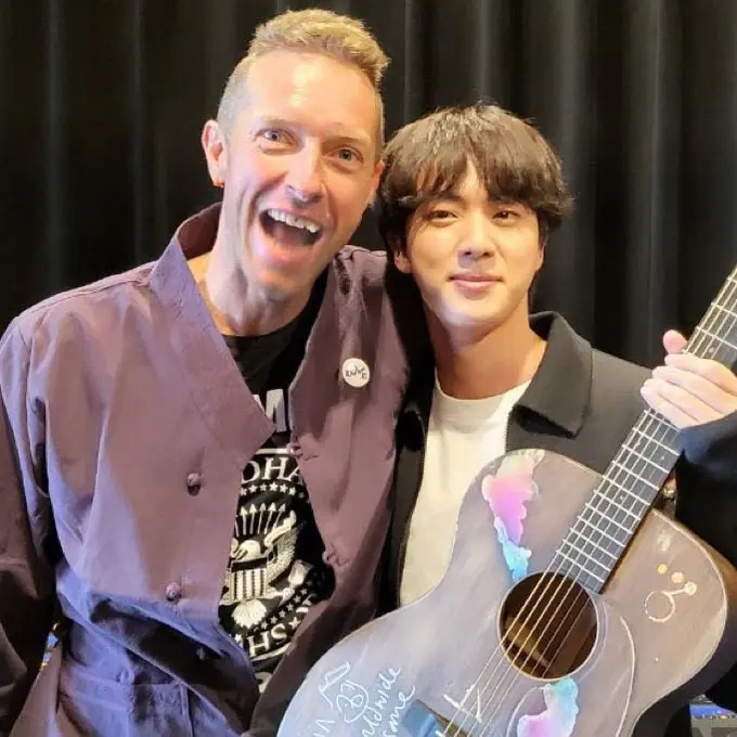 Jin dan Chris Martin.