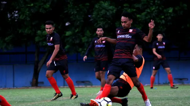 Persis Solo