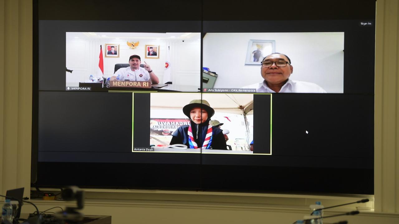 Menteri Pemuda dan Olahraga Republik Indonesia (Menpora RI) Dito Ariotedjo mengajak peserta Jambore Pramuka Dunia bernama Antania Dyah untuk berbincang-bincang melalui zoom, Senin (7/8) siang di Ruang Rapat, Lantai 10, Kemenpora (Istimewa)