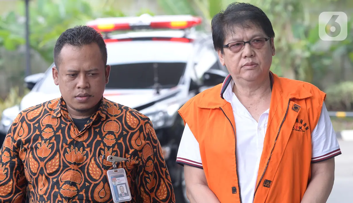 Mantan Kepala Dinas Pengelolaan Keuangan dan Aset Daerah (DPKAD) Kota Bandung, Herry Nurhayat tiba di Gedung KPK, Jakarta, Rabu (4/3/2020). Herry diperiksa sebagai tersangka kasus suap pengadaan tanah untuk Ruang Terbuka Hijau (RTH) di Pemkot Bandung tahun 2012 dan 2013. (merdeka.com/Dwi Narwoko)