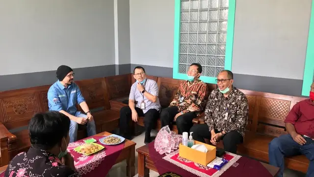 BRI mendukung pemberdayaan ekonomi masyarakat desa dalam program  Satu Keluarga, Satu Pohon di Desa Tamansari, Cikadang, dan Rancamaya, Kabupaten Banyumas.