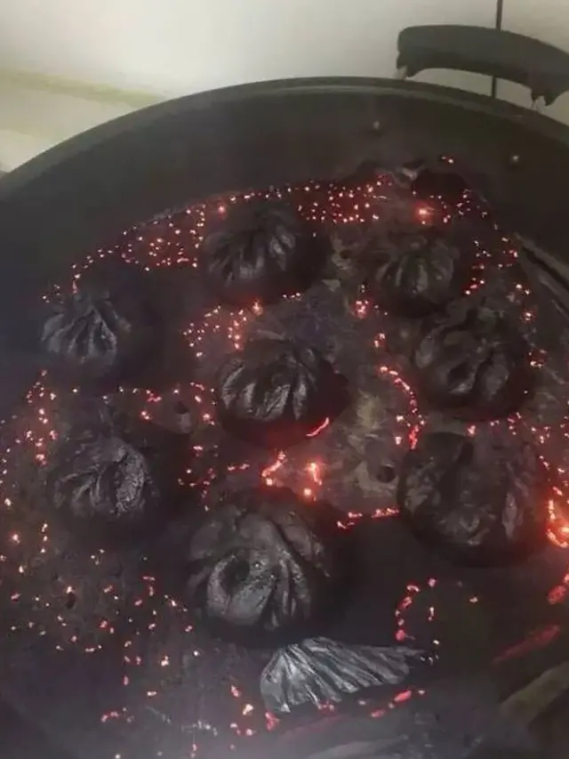 Momen Apes Saat Memasak, Dapur Bak Kapal Pecah. (Sumber: Boredpanda)