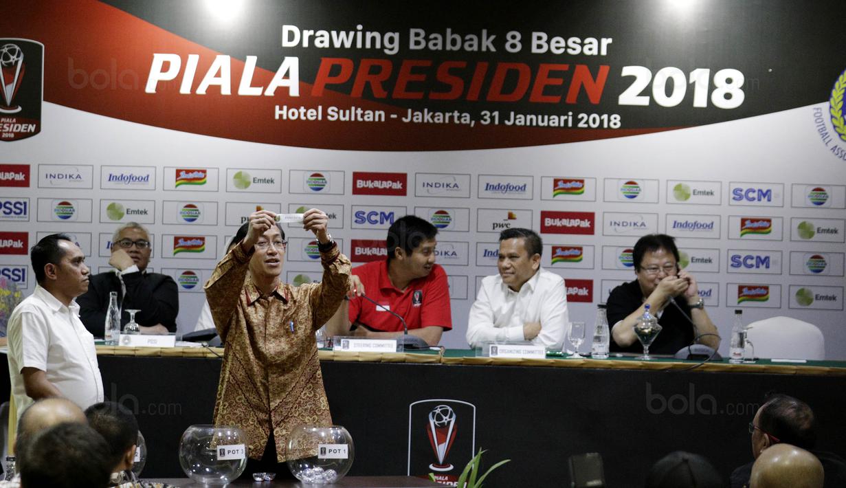Suasana drawing babak 8 besar Piala Presiden 2018 di Hotel Sultan, Jakarta, Rabu (31/1/2018). Pertandingan di fase 8 besar akan digelar di Stadion Manahan, Solo, 3 dan 4 Februari 2018. (Bola.com/M Iqbal Ichsan)