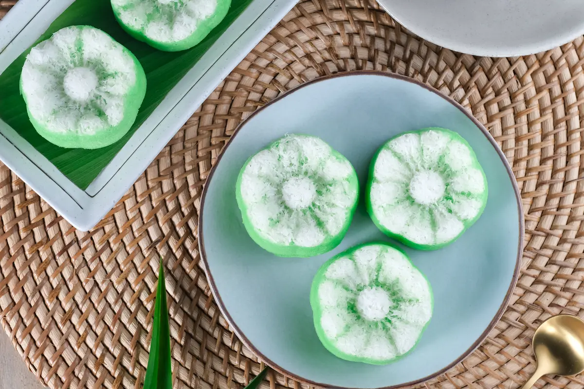 kue putu ayu