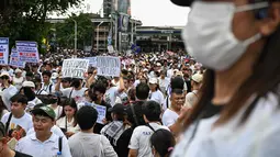 Ribuan warga Filipina turun dan memenuhi jalan-jalan utama di Manila pada Minggu 21 September 2025. (Jam STA ROSA/AFP)