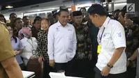 Menteri PANRB  Syafruddin, Wali Kota Bogor Bima Arya dan Pendiri Grup Lippo Mochtar Riady  Meninjau Mal Pelayanan Publik (MPP) di Lippo Plaza Kebun Raya Bogor, Senin (26/8/2019). MPP merupakan inovasi pelayanan publik yang menjadi program pemerintah. (Liputan6.com/Angga Yuniar)