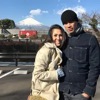 Meski sudah sembilan tahun berumah tangga, akan tetapi Tora Sudiro dan Mieke Amalia tetap terlihat harmonis dan romantis. (Foto: instagram.com/t_orasudi_ro)