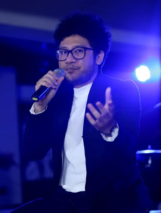 Album ‘Generation Y’ sendiri berisikan 9 buah lagu yang merupakan hasil ciptaan Kunto Aji sendiri. Album ini rampung setelah memakan waktu 6 tahun pengerjaan. (Andy Masela/Bintang.com)