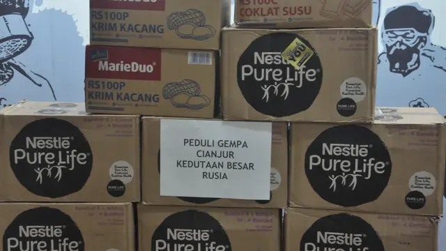 Jumat (2/12/2022) pagi, perwakilan dari Kedutaan Besar Rusia menyerahkan bantuan untuk korban gempa Cianjur melalui PMI DKI Jakarta. (Dok. PMI DKI Jakarta)