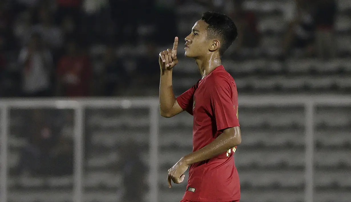 Gelandang Indonesia U-16, Marselino Ferdinan, merayakan gol yang dicetaknya ke gawang Kepulauan Mariana Utara pada laga Kualifikasi Piala AFC U-16 2020 di Stadion Madya, Jakarta, Rabu (18/9). Indonesia menang 15-1. (Bola.com/Yoppy Renato)