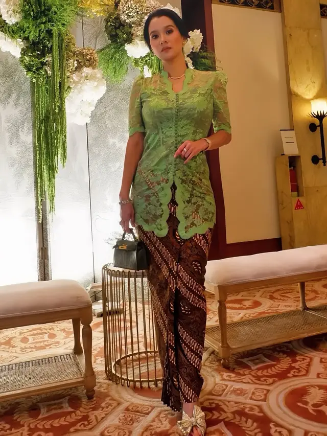 Kebaya Kondangan ala Marcella Zalianty