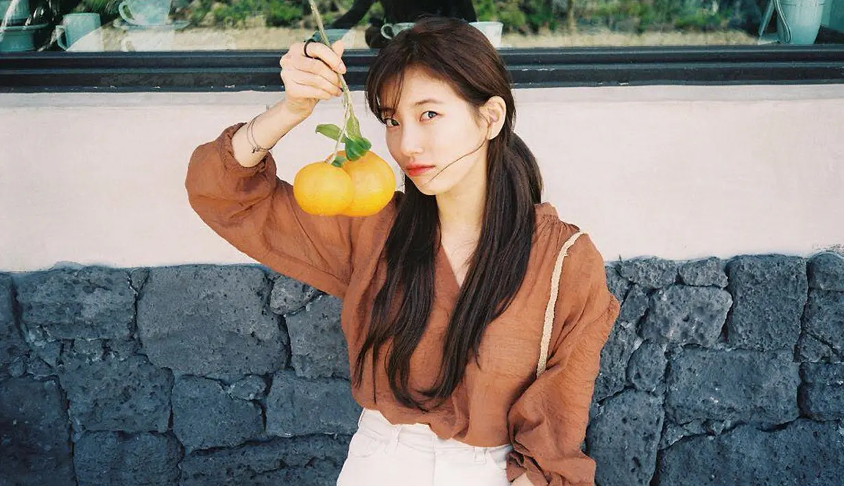 Melalui wawancara ini juga, Suzy mengungkapkan jika ia tak suka jika ada media yang membahas tentang kegiatan donasinya. Wajar jika akhirnya Suzy kerap melakukan donasi secara diam-diam. (Foto: instagram.com/skuukzky)