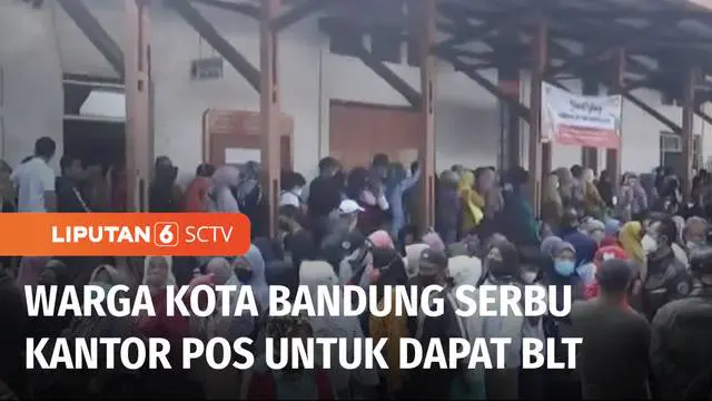 Kantor Pos Pusat di Jalan Asia Afrika Bandung, Jawa Barat, Jumat (26/11) siang diserbu ribuan warga Kota Bandung. Warga rela antre berjam-jam untuk mendapatkan giliran menerima pembagian BLT tahap 2 senilai sekitar Rp 1,2 juta.