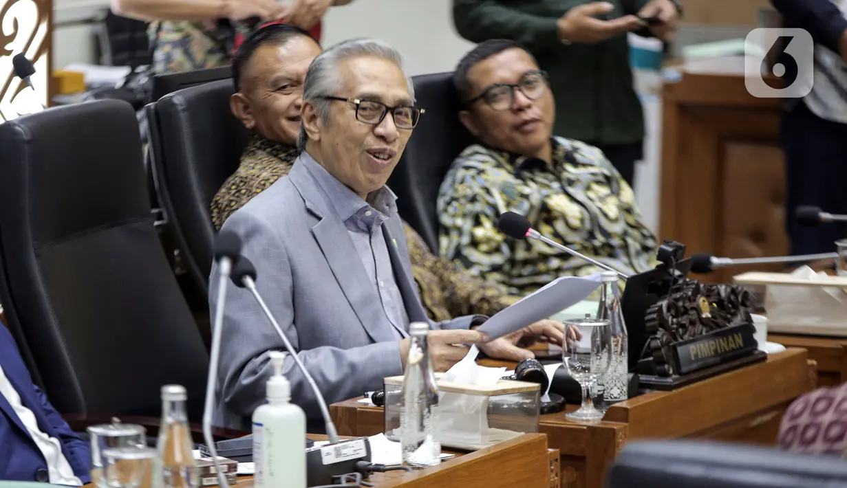 <p>Wakil Ketua Baleg DPR M. Nurdin saat rapat bersama Menko Perekonomian Airlangga Hartarto, Menko Polhukam Mahfud MD, dan Menkumham Yasonna Laoly membahas Peraturan Pemerintah Pengganti Undang-Undang (Perppu) Cipta Kerja di Kompleks Parlemen, Senayan, Jakarta, Rabu (15/2/2023). Baleg DPR menyetujui untuk membawa Perppu Cipta Keria ke Paripurna dan disahkan menjadi Undang-Undang (UU). (Liputan6.com/Faizal Fanani)</p>