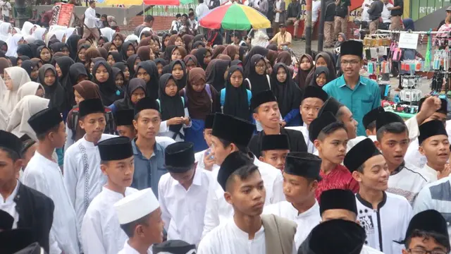 Santri Jalan Kaki Ciamis-Jakarta Dukung Cak Imin Cawapres Jokowi. (Laskar Santri)