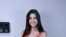 Wanita cantik berambut hitam ini adalah Gulcin Tuncok berperan sebagai Zeynep di serial ‘Elif’. Gulcin Tuncok dan para pemain ‘Elif’ lainnya ikut meriahkan HUT SCTV ke-25. (Deki Prayoga/Bintang.com)