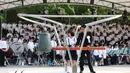 Untuk mengenang para korban dalam peristiwa tragis tersebut Jepang mengadakan "Upacara perdamaian" setiap tahun di Hiroshima dan Nagasaki pada 6 dan 9 Agustus. (JIJI Press/AFP/Japan OUT)