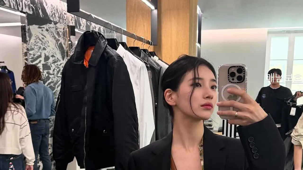 Bae Suzy Selama di Paris Hadir Fashion Show Celine. [@skuukzky]
