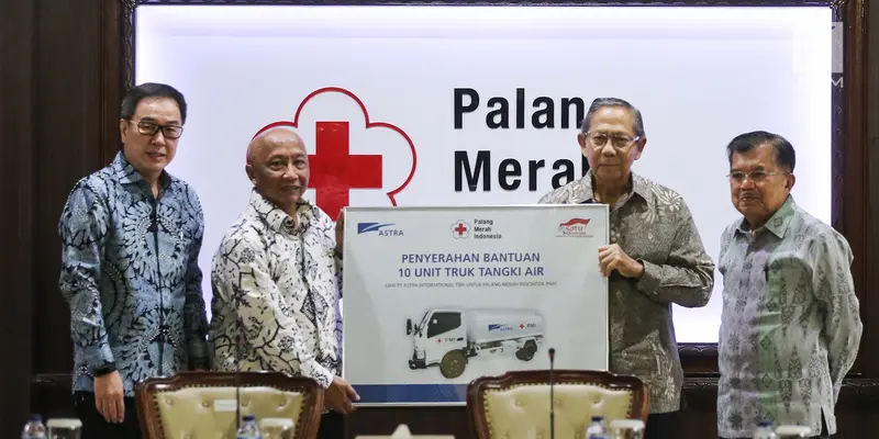 Penyerahan Truk Tangki Air Kepada PMI