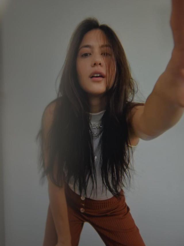 Belum Mandi Tetap Dipuji Cantik, Ini 6 Pemotretan Virtual Pevita Pearce