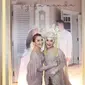 6 Detail Makeup Ayu Ting Ting di Pernikahan Syifa, Sanggul Mawarnya Curi Perhatian (Sumber: Instagram/ayutingting92)