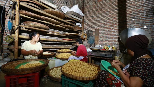 Pelaku UMKM dan nasabah BRI.