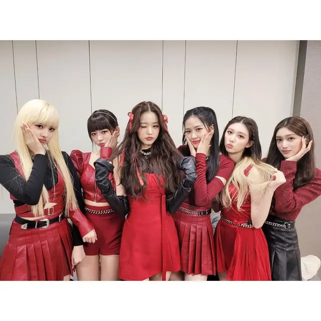 Girl Group IVE (@ivestarship/instagram.com)