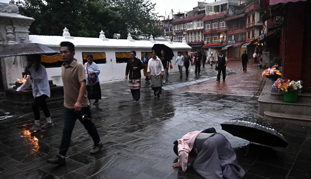Sebelumnya, mantan Ketua Mahkamah Agung Sushila Karki pada Jumat (12/9/2025) resmi menjadi Perdana Menteri sekaligus menjadi perempuan pertama Nepal yang akan memimpin pemerintahan sementara. (Pedro PARDO/AFP)