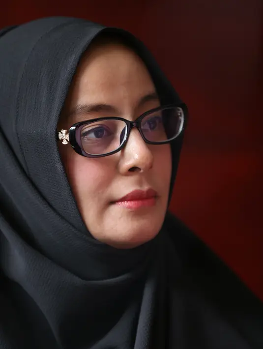 Putri menjelaskan bahwa bukan lantaran sang suami melakukan poligami hingga ia mengajukan gugatan cerai. Poligami baginya adalah bagian kecil. Ia tetap merahasiakan alasan gugat cerai. (Nurwahyunan/Bintang.com)