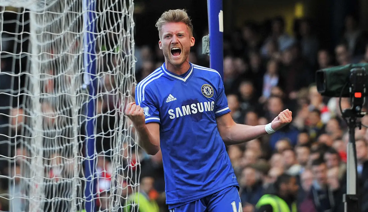 Andre Schurrle. Pemain sayap berusia 31 tahun yang telah pensiun pada 2020 bersama Borussia Dortmund ini pernah memperkuat Chelsea selama 1,5 musim mulai 2013/2014 usai didatangkan dari Bayer Leverkusen. Hanya mencetak 14 gol dari 65 laga, Chelsea pun melepasnya ke Wolfsburg. (AFP/Glyn Kirk)