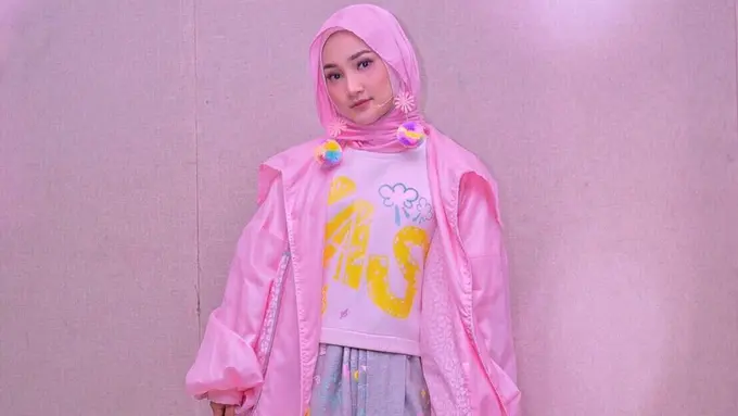 FOTO: Gaya Fashion Fatin Shidqia yang Modis dan Colorfull
