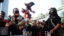 Suasana pengarakan ogoh-ogoh di kawasan CFD, Bundaran HI, Jakarta, Minggu (19/3). Pawai ogoh-ogoh akan diadakan secara besar di Pura Agung Wira Satya Bhuana jelang menyambut Nyepi, Jakarta, pada Senin (27/3). (Liputan6.com/Angga Yuniar)