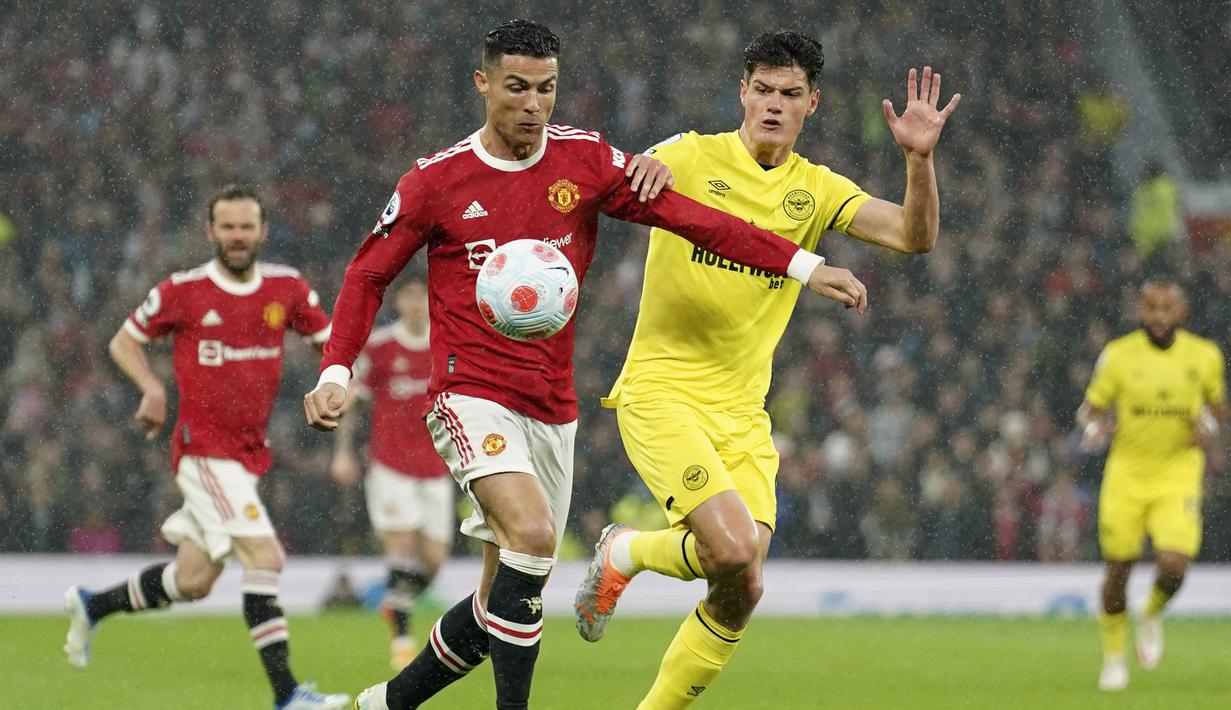 <p>Tiga gol MU disumbangkan oleh Bruno Fernandes, Cristiano Ronaldo dan Raphael Varane. (AP/Jon Super)</p>