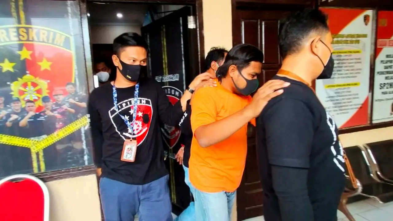 Polisi menangkap anggota DPRD Bangkalan penembak warga hingga tewas. (Dian Kurniawan/Liputan6.com)