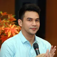 Dalam membesarkan anak-anaknya, keduanya telah berkomitmen kerja sama dan berpengetahuan sama. (Deki Prayoga/Bintang.com)