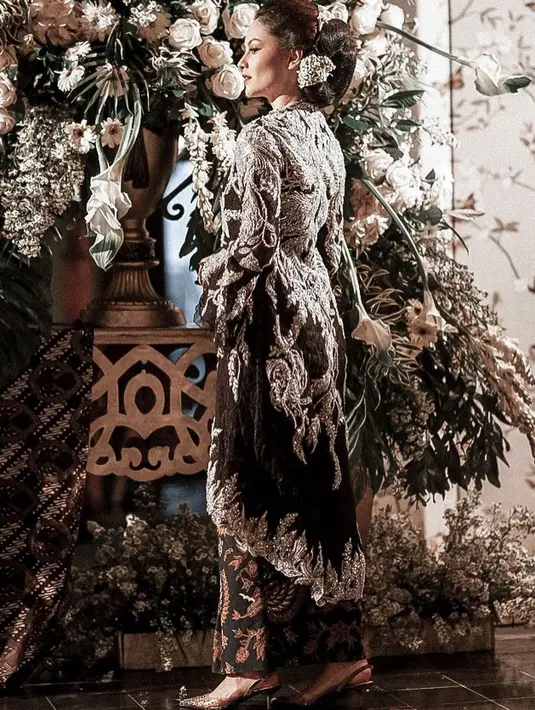 Kedanya telah melangsungkan prosesi nikah pada November 2021 lalu secara intim dan hangat. (Instagram @clarabernadeth)