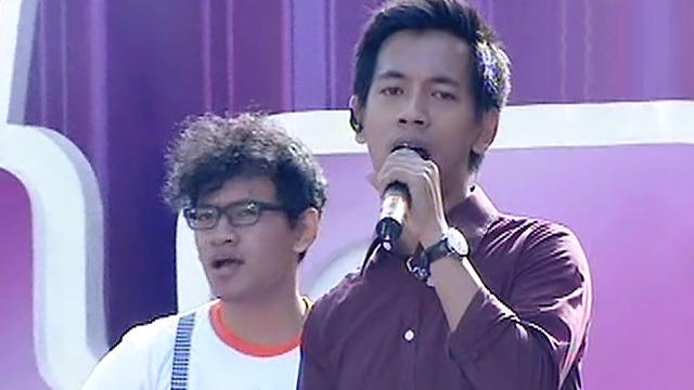 D'Masiv  membawakan lagu Salah Paham dalam acara inBox SCTV (25/04/2014). 