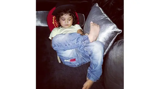 Jarang Terekspos, Ini 6 Potret Arjuna Anak Angkat Kartika Putri