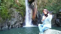 yuk manfaatkan libur lebaran anda dengan berkunjung ke wisata air terjun serambu alla di Kabupaten Lutra (Liputan6.com/ Eka Hakim)
