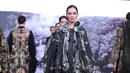 Acara kemudian berlanjut fashion show Selaras Wastra bertajuk Echoes of Borneo by Irmasari Joedawinata x Sasirangan Kalimantan Selatan. (KapanLagi.com/Budy Santoso)