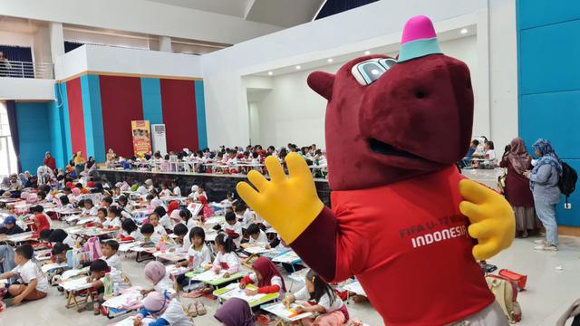 Foto: Maskot Piala Dunia U-17 Bacuya Meriahkan Karnaval SCTV di Purwokerto, Ikut Senam Bareng 1250 Peserta