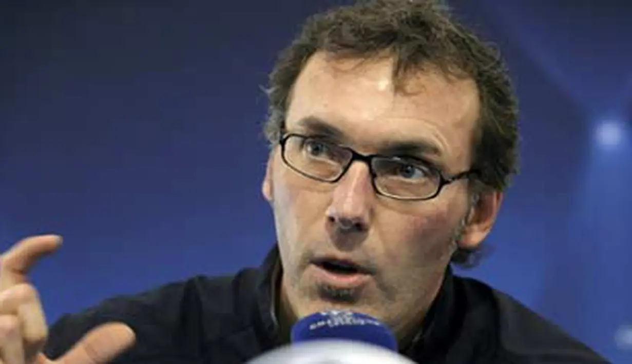 Pelatih Bordeaux, Laurent Blanc di saat sesi konferensi pers di Gerland Stadium, Lyon, 29 Maret 2010 jelang leg pertama babak perempat final Liga Champions melawan Lyon. AFP PHOTO / PHILIPPE DESMAZES 