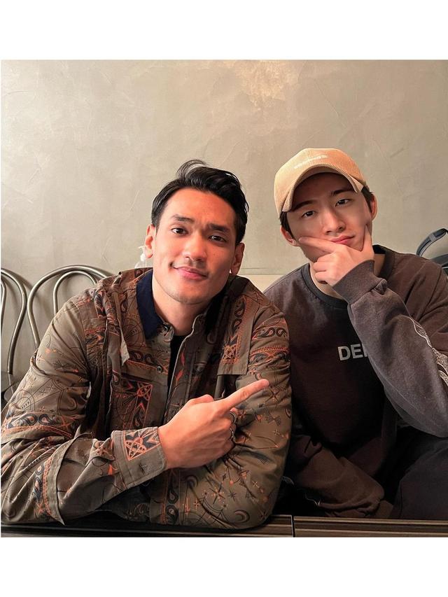 6 Potret Afgan di Korea Selatan, Pamer Keakraban Bareng B.I Eks iKON