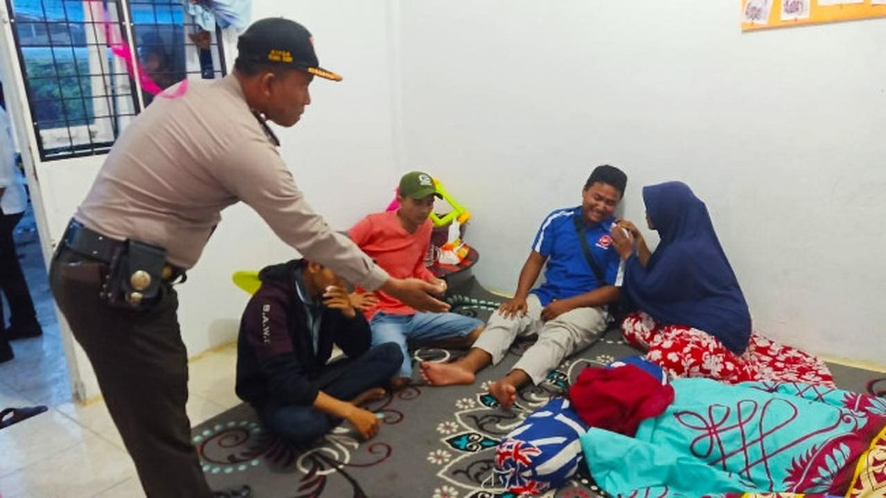 PNG, suami dari NSW yang ditemukan tewas bunuh diri menangis karena kejadian yang dialami keluarganya.